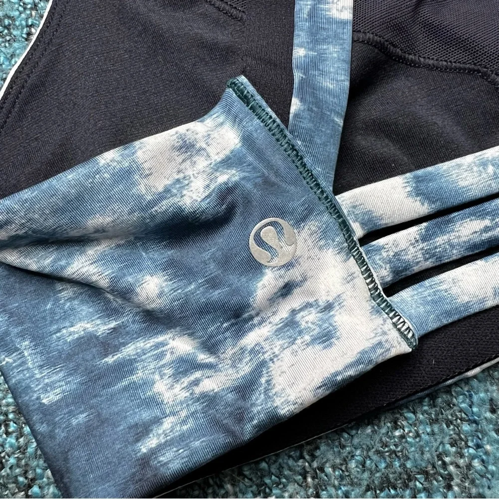 Lululemon On Your Way Sports Bra in Blue Tie Dye Print Women's Size 8 Athletic